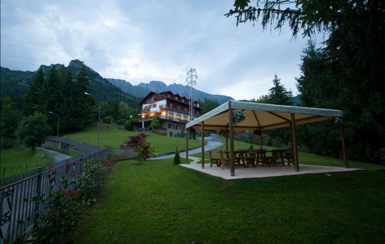 קסטיונה דלה פרסולאנה Albergo Ristorante Scanapa מראה חיצוני תמונה