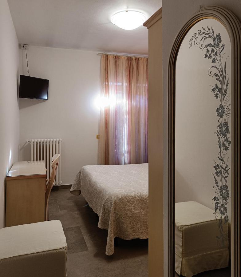 קסטיונה דלה פרסולאנה Albergo Ristorante Scanapa מראה חיצוני תמונה