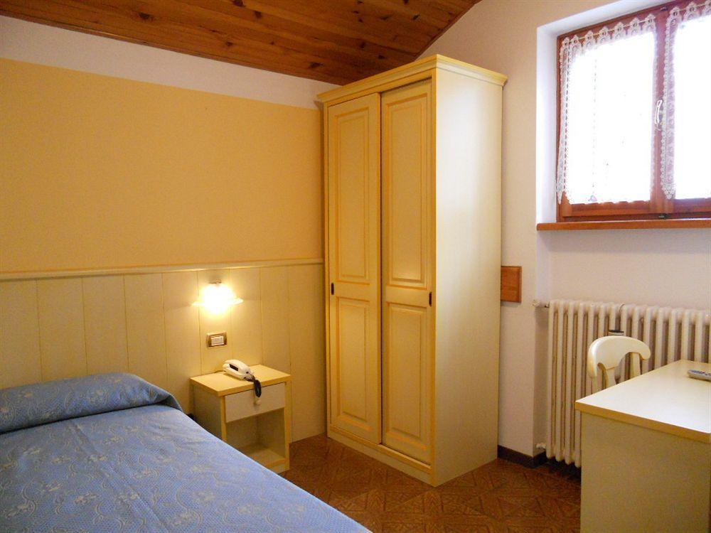 קסטיונה דלה פרסולאנה Albergo Ristorante Scanapa מראה חיצוני תמונה